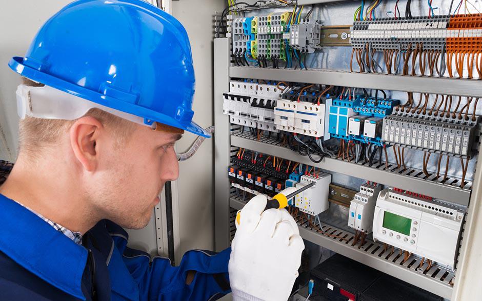 travail électricien Serris